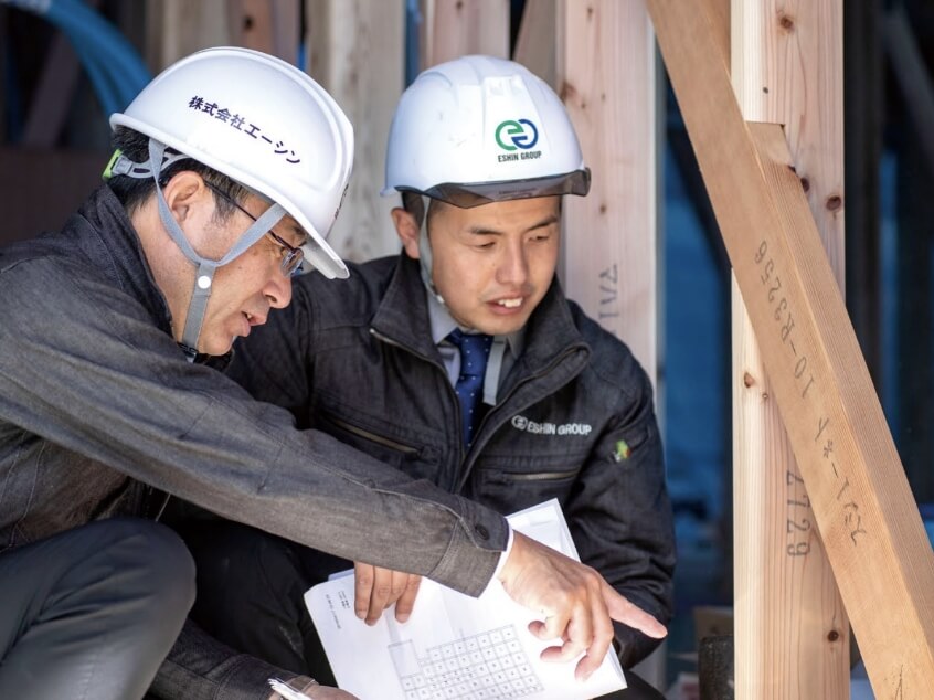 チャックする工務担当