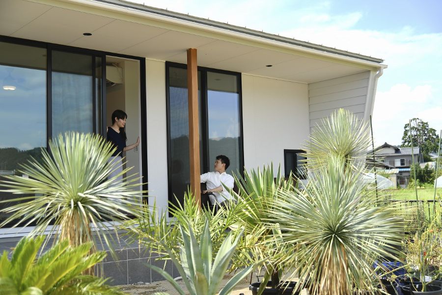 庭から見る平屋