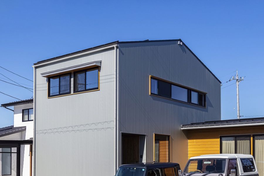 軒ゼロの三角屋根