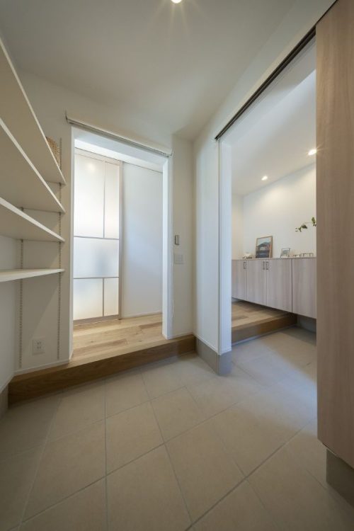 家族用と来客用の2way玄関