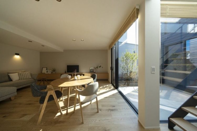 大開口で外と繋がる1.5階建て